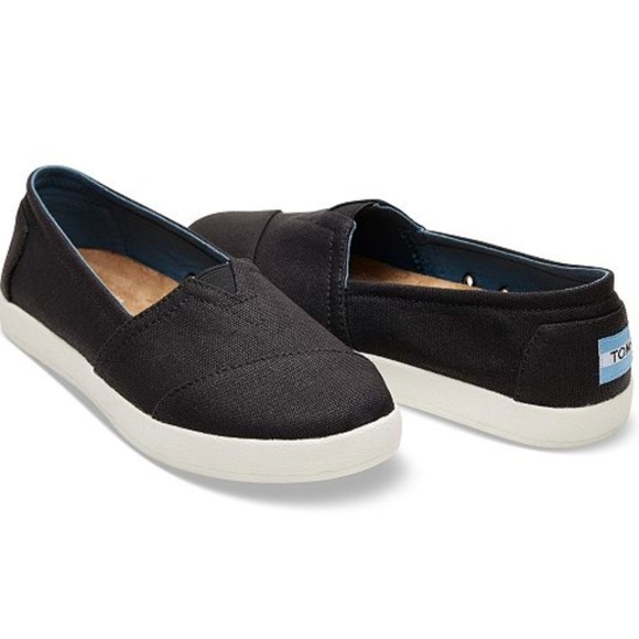 Toms Shoes - NWT/NIB TOMS shoes Avalon slip-ons, black, sz 6.5